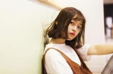 Efficient online chatting to win over a girl without falling into awkward silences, gradually closing the distance between us.