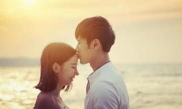 How can one strike the right balance in a relationship between men and women?