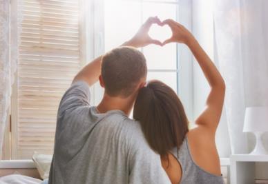 When a regular guy pursues a girl, being sincere and reliable is what adds the most points.